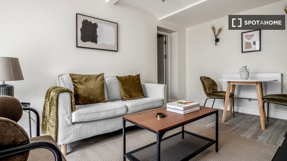 Apartment London, 1 bed, 79m² — photo 17
