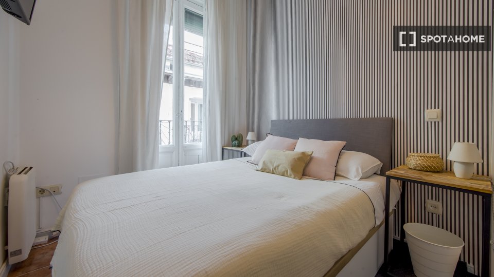 Double room Madrid, 6 beds, 125m² — photo 19