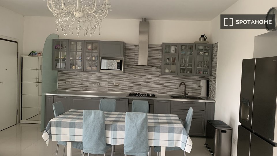 Double room Milan, 3 beds, 100m² — photo 2