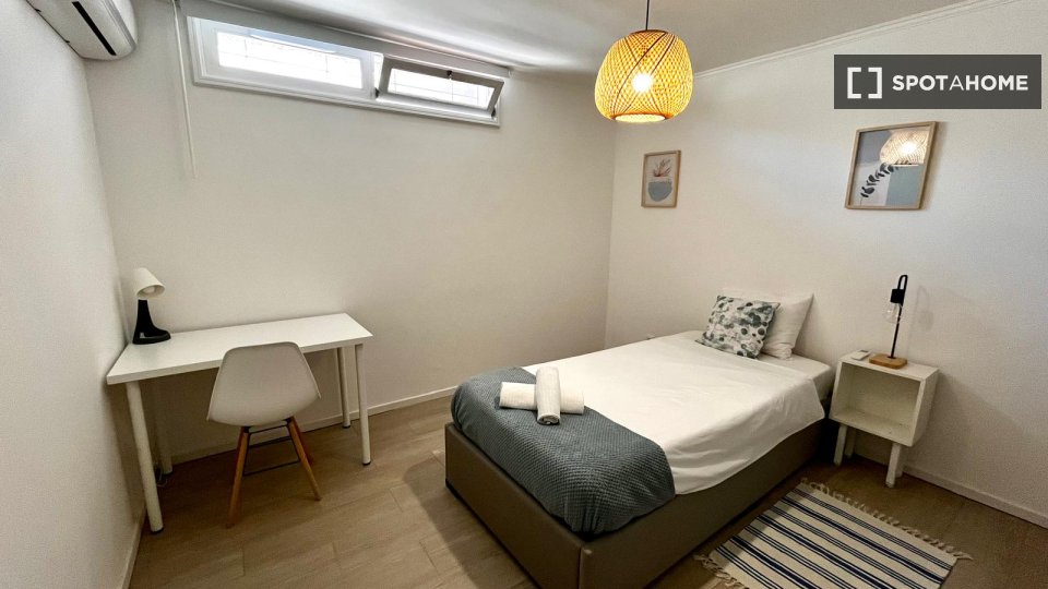 Double room Porto, 3 beds, 85m² — photo 24