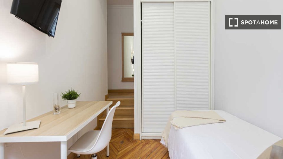 Double room Madrid, 41 beds — photo 33