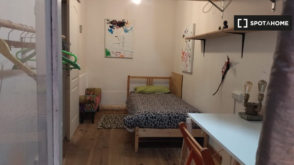 Double room Barcelona, 3 beds — photo 11