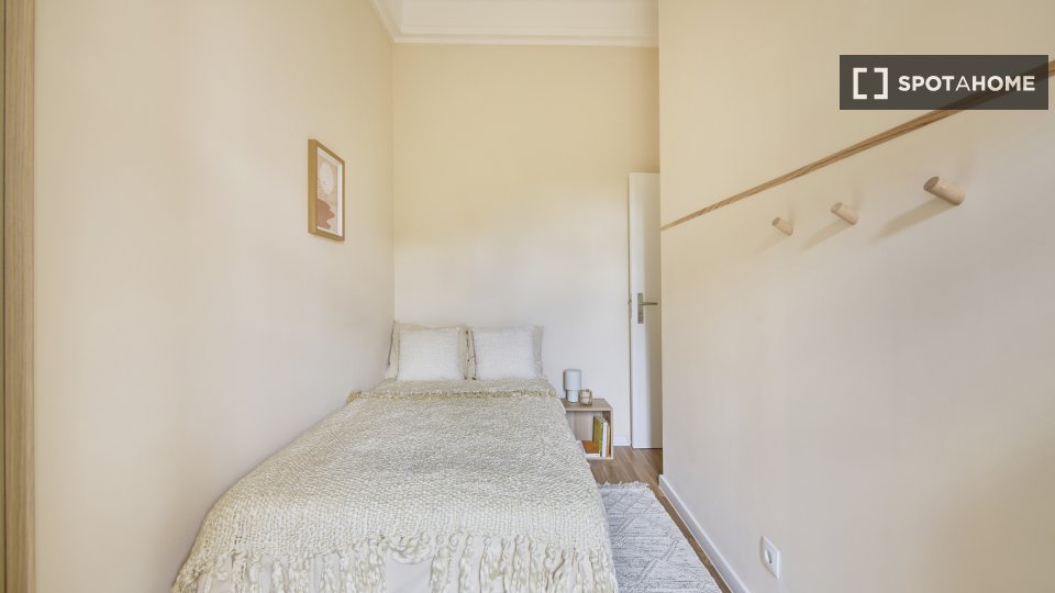 Double room Lisbon, 12 beds — photo 10