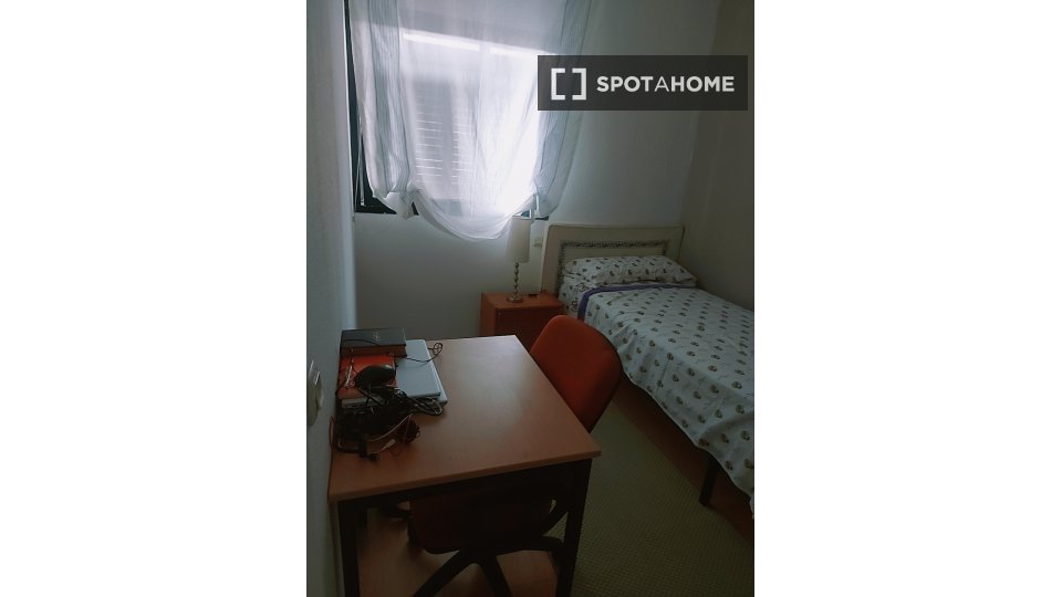 Double room Madrid, 3 beds, 80m² — photo 5