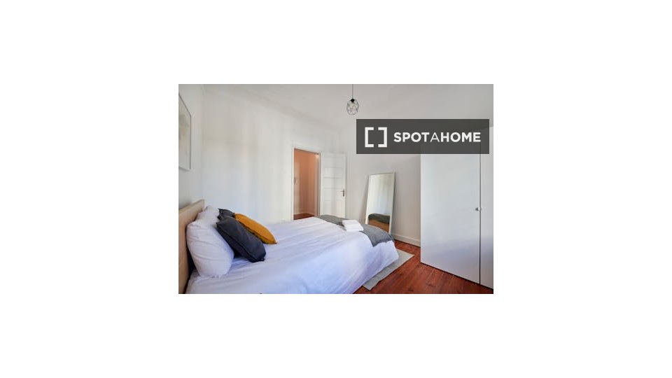 Double room Lisbon, 4 beds — photo 16