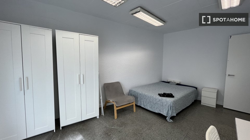 Double room Barcelona, 13 beds, 290m² — photo 15