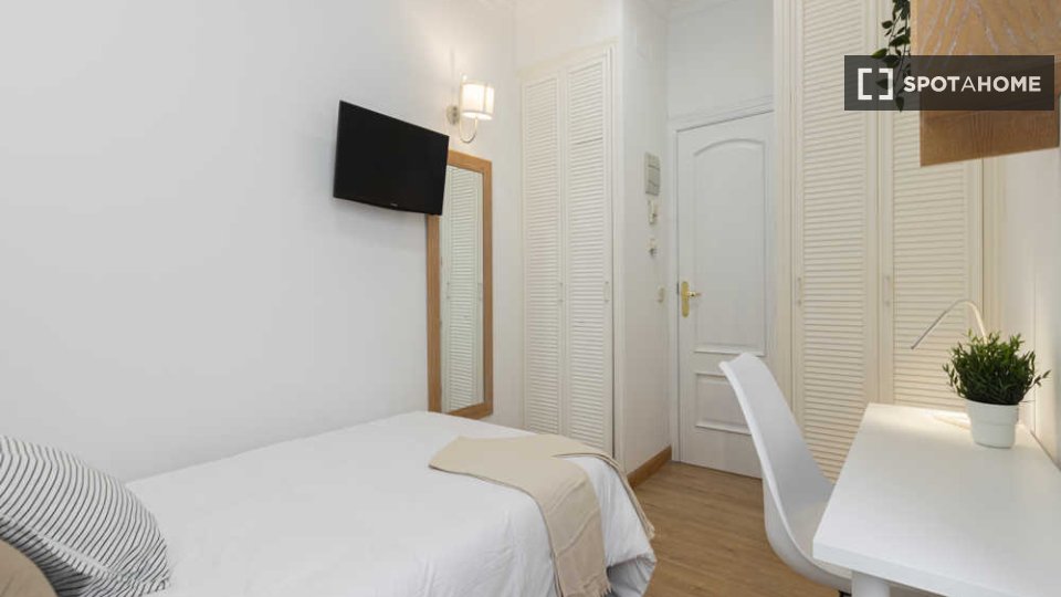Double room Madrid, 41 beds — photo 103