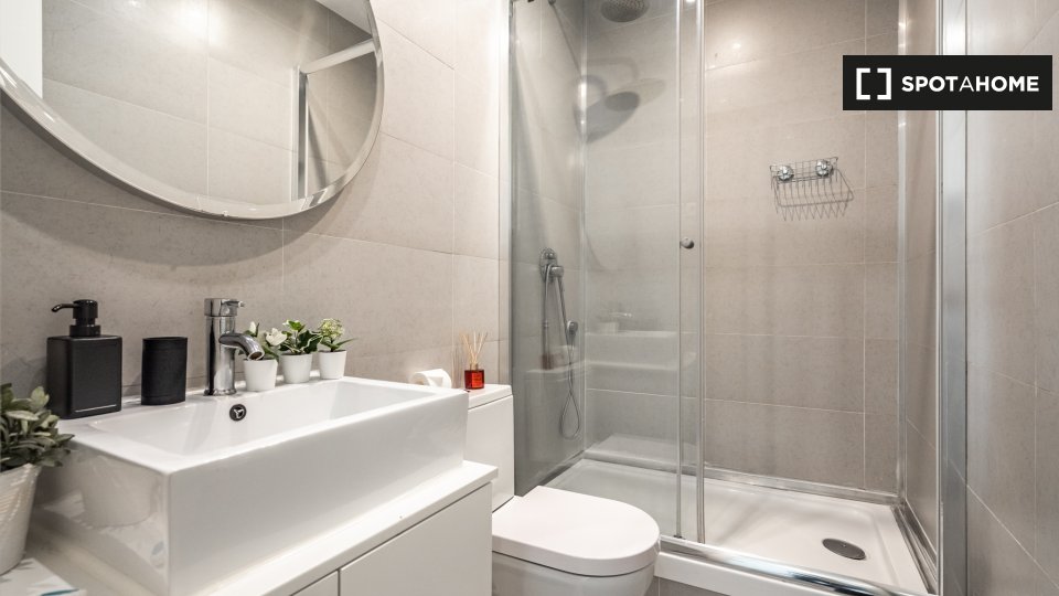 Double room Lisbon, 4 beds — photo 14