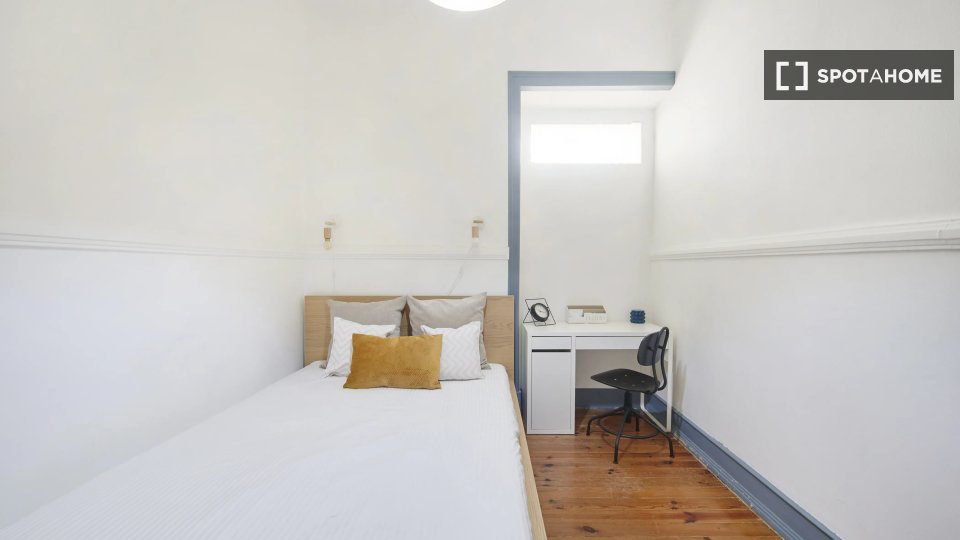 Double room Lisbon, 4 beds — photo 11