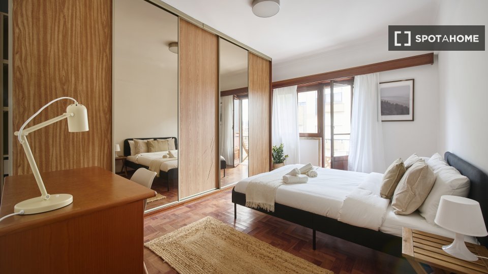 Double room Lisbon, 4 beds — photo 11