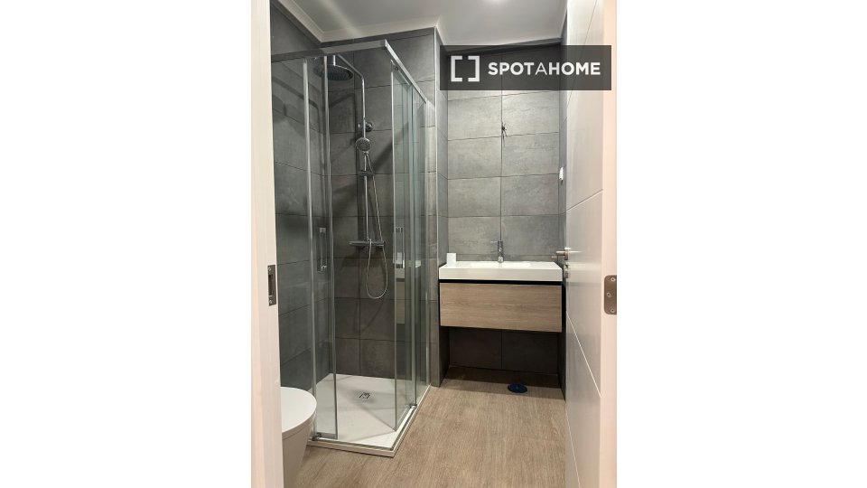 Double room Lisbon, 6 beds, 160m² — photo 11