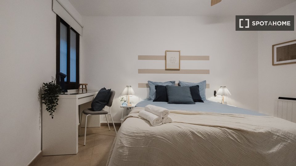 Double room Barcelona, 3 beds, 62m² — photo 2