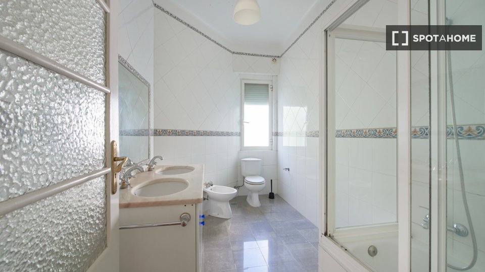 Double room Lisbon, 7 beds — photo 11