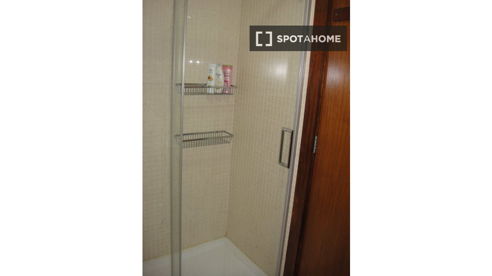 Double room Lisbon, 1 bed, 20m² — photo 10