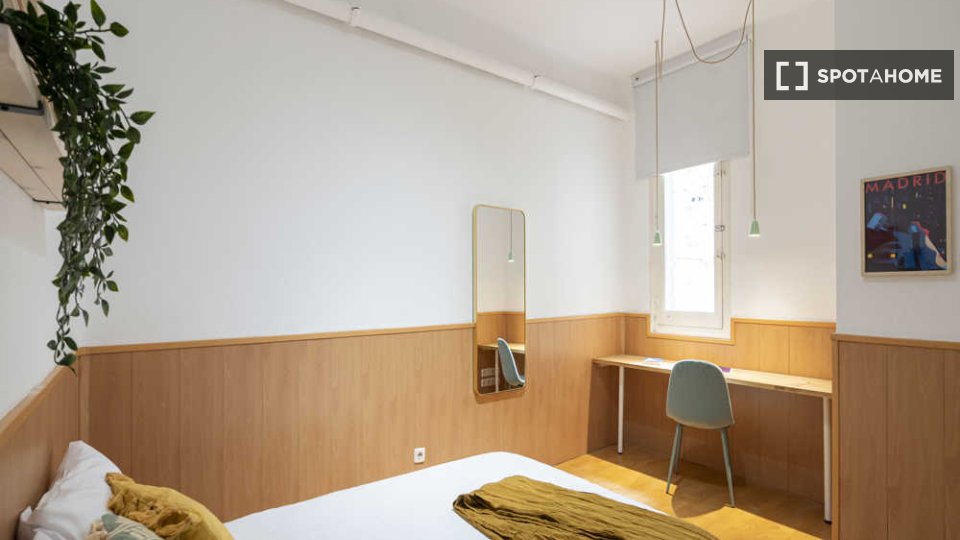Double room Madrid, 3 beds — photo 36