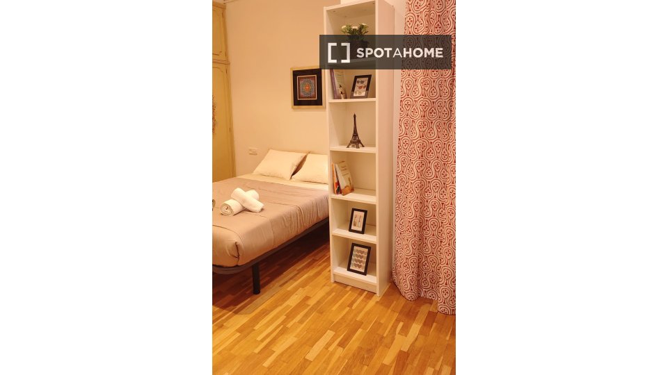 Double room Barcelona, 3 beds — photo 12