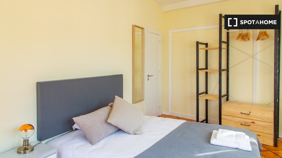 Double room Lisbon, 6 beds — photo 16