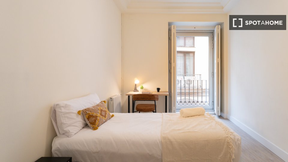 Double room Madrid, 9 beds — photo 16