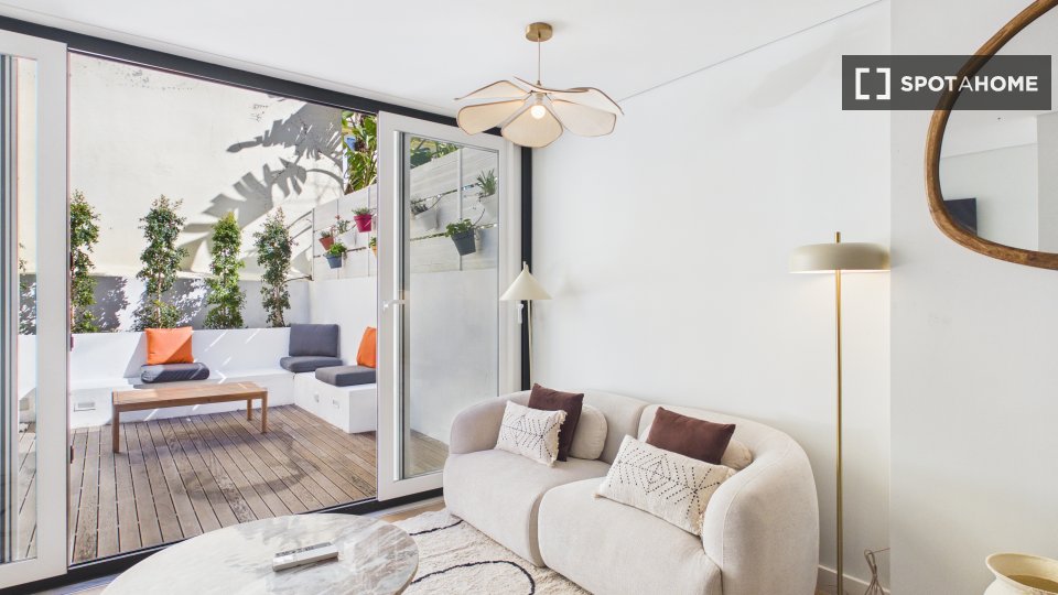 Apartment Lisbon, 2 beds, 62m² — photo 19