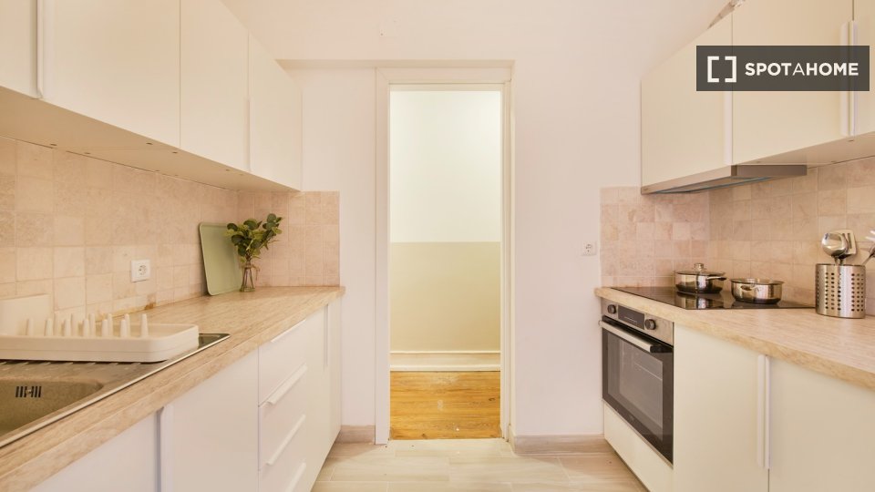 Double room Lisbon, 6 beds — photo 76