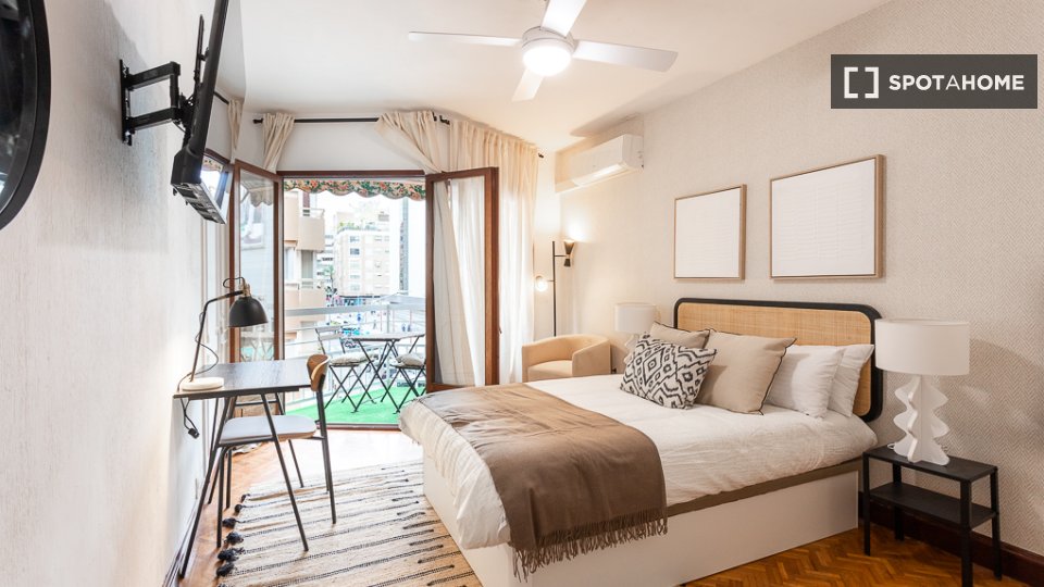 Apartment Alicante, 4 beds, 130m² — photo 20