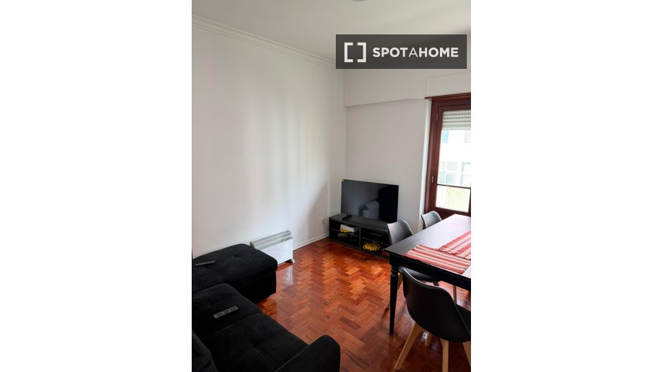 Double room Lisbon, 2 beds — photo 10