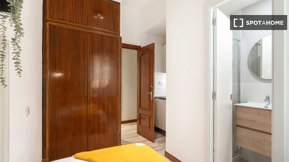 Double room Madrid, 4 beds — photo 23