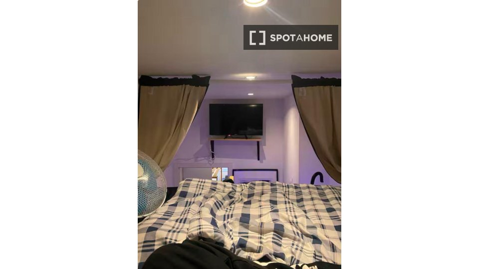 Double room Berlin, 2 beds, 42m² — photo 1