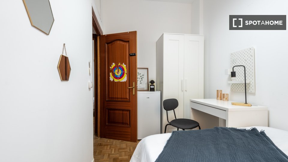 Double room Madrid, 6 beds — photo 16
