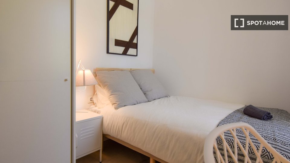 Double room Madrid, 11 beds, 503m² — photo 15