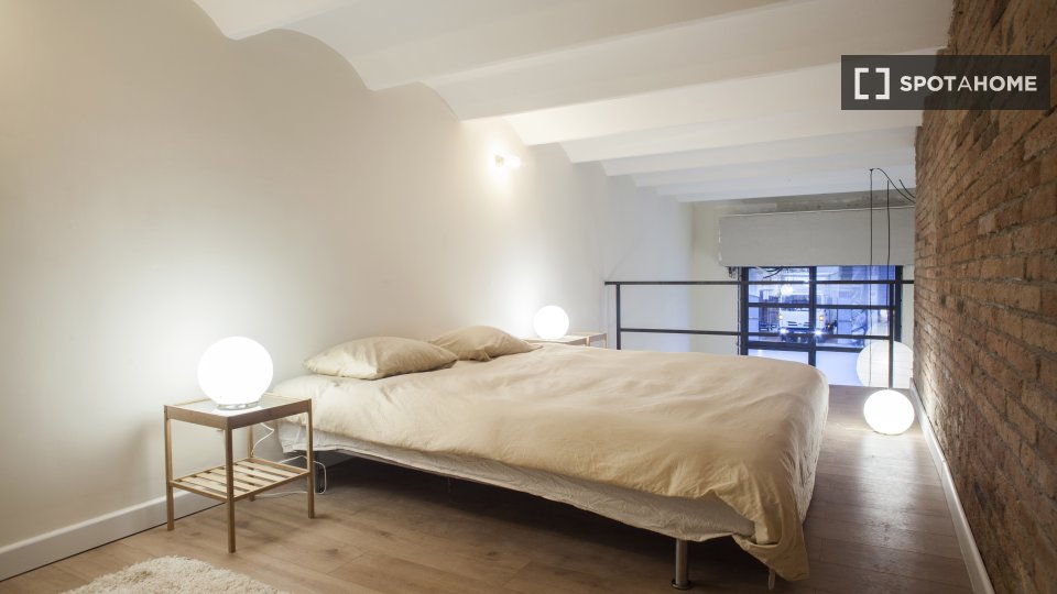 Apartment Barcelona, 1 bed, 85m² — photo 3