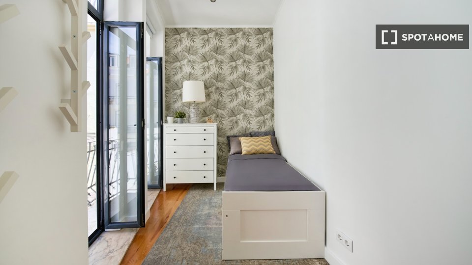 Apartment Lisbon, 2 beds, 45m² — photo 56