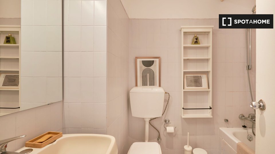 Double room Lisbon, 2 beds — photo 19