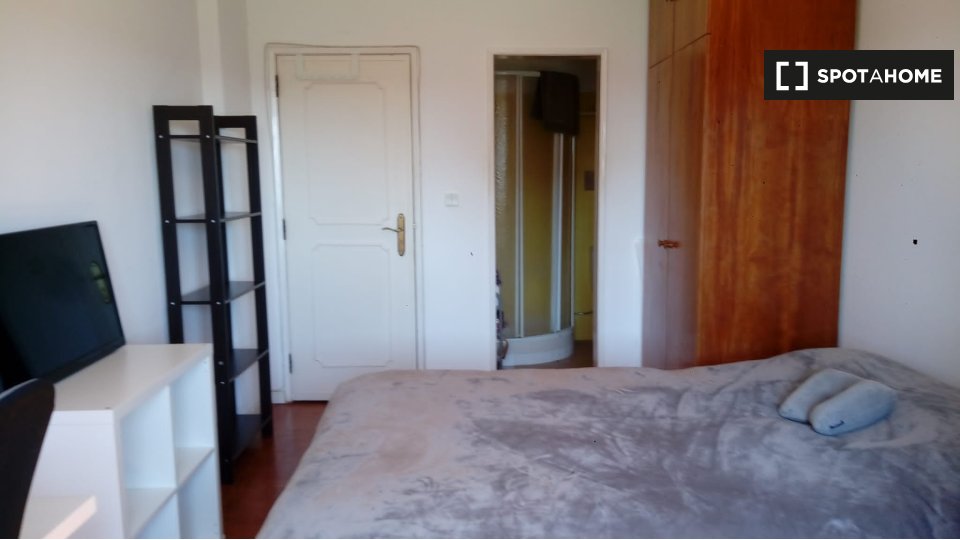 Double room Lisbon, 4 beds — photo 9