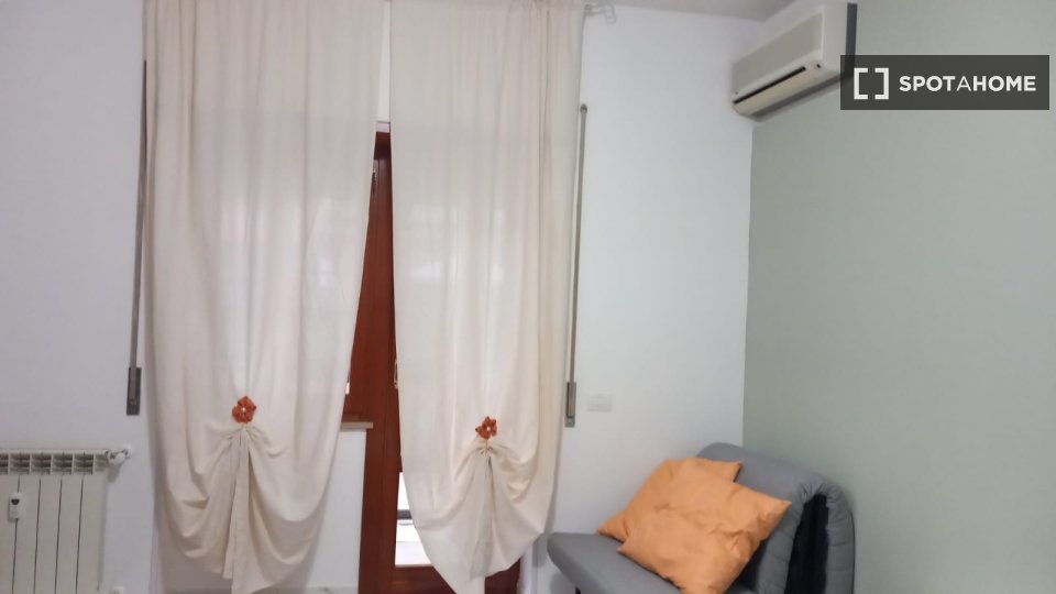 Double room Rome, 3 beds, 75m² — photo 50