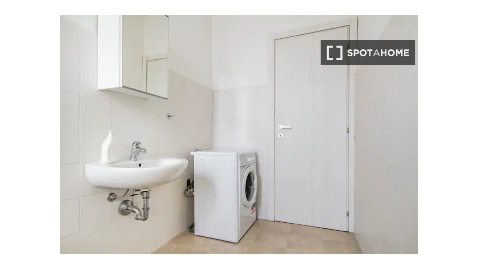 Double room Milan, 2 beds — photo 3