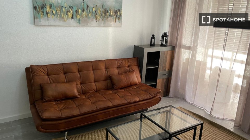Apartment Malaga, 4 beds, 70m² — photo 11