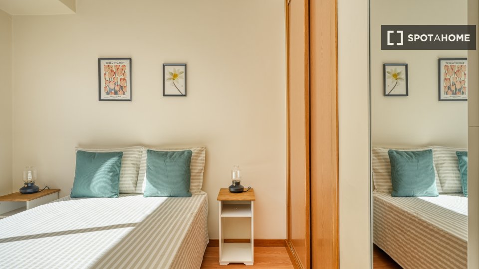 Double room Lisbon, 4 beds — photo 16