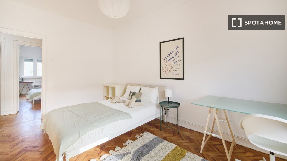 Double room Lisbon, 6 beds — photo 18