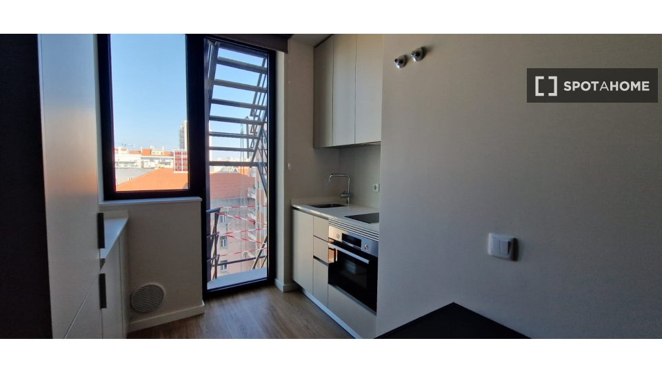 Apartment mono Lisbon, 54m² — photo 26