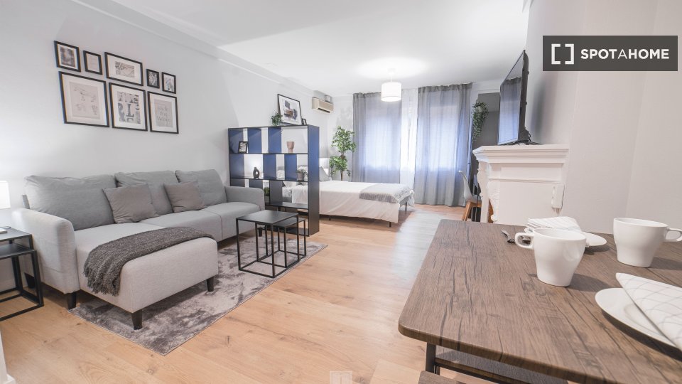 Double room Barcelona, 5 beds, 200m² — photo 8