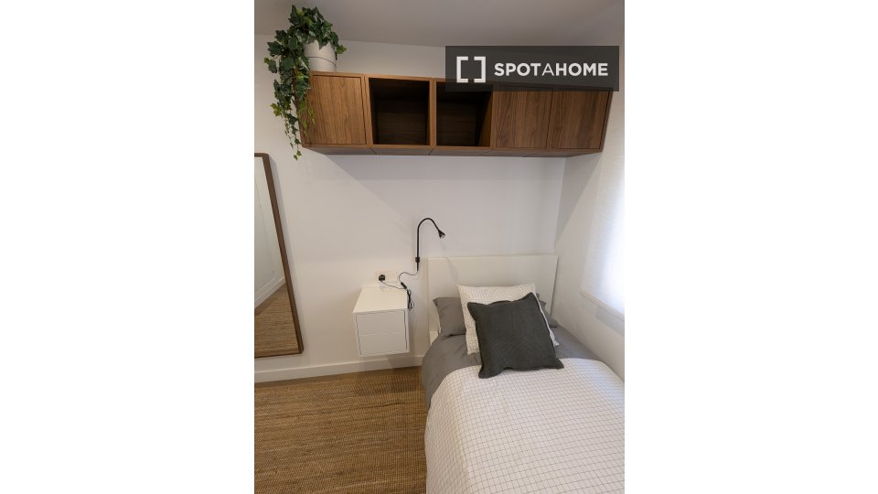 Double room Madrid, 5 beds — photo 6