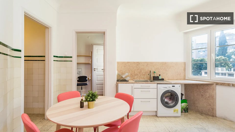 Double room Lisbon, 6 beds — photo 15
