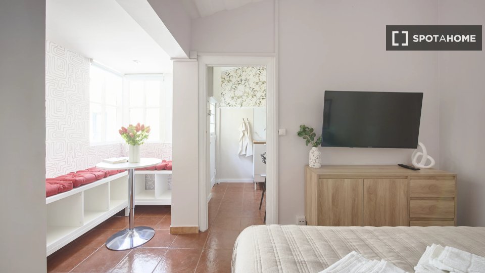 Apartment Lisbon, 1 bed — photo 17