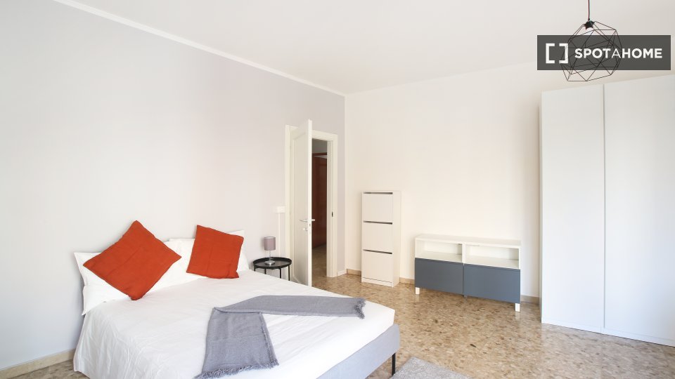 Double room Milan, 3 beds, 80m² — photo 2