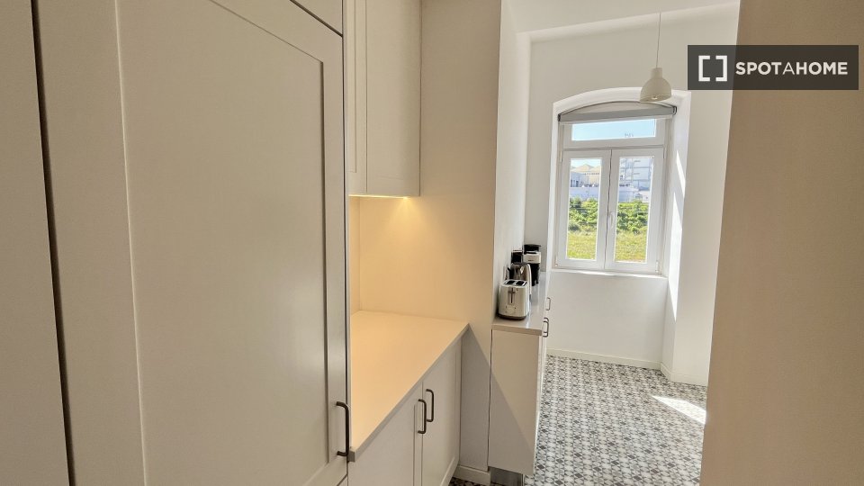 Apartment Lisbon, 1 bed, 72m² — photo 9