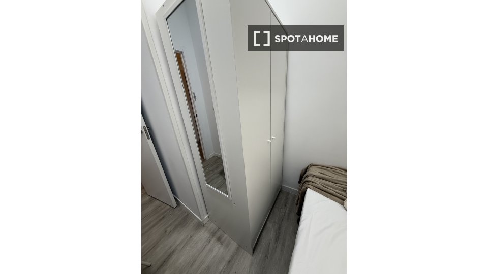 Double room Madrid, 4 beds — photo 8