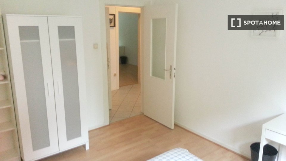 Double room Hamburg, 3 beds, 67m² — photo 7