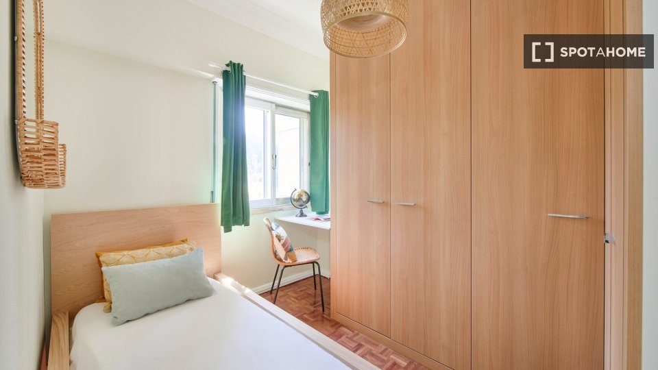 Double room Lisbon, 5 beds — photo 56