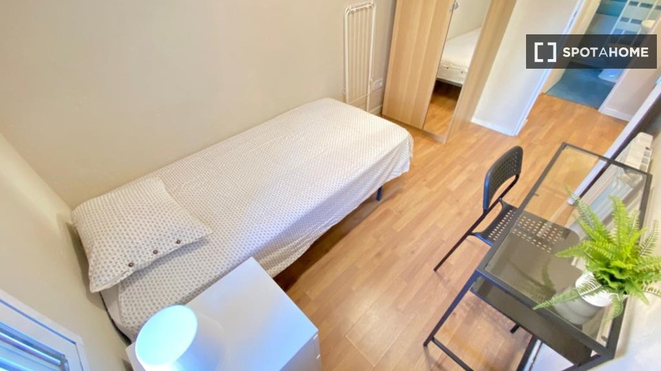 Double room Madrid, 4 beds — photo 14
